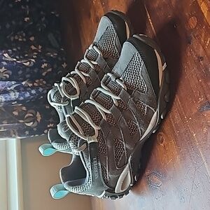 Merrell alverstone size 6 low hiking shoe womens new no Tags too small for daugh